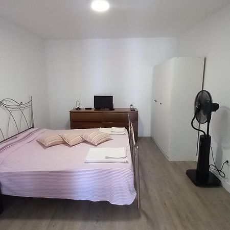 Alvito Guest House - Comfortable Room With Private Bathroom Lisboa Eksteriør billede